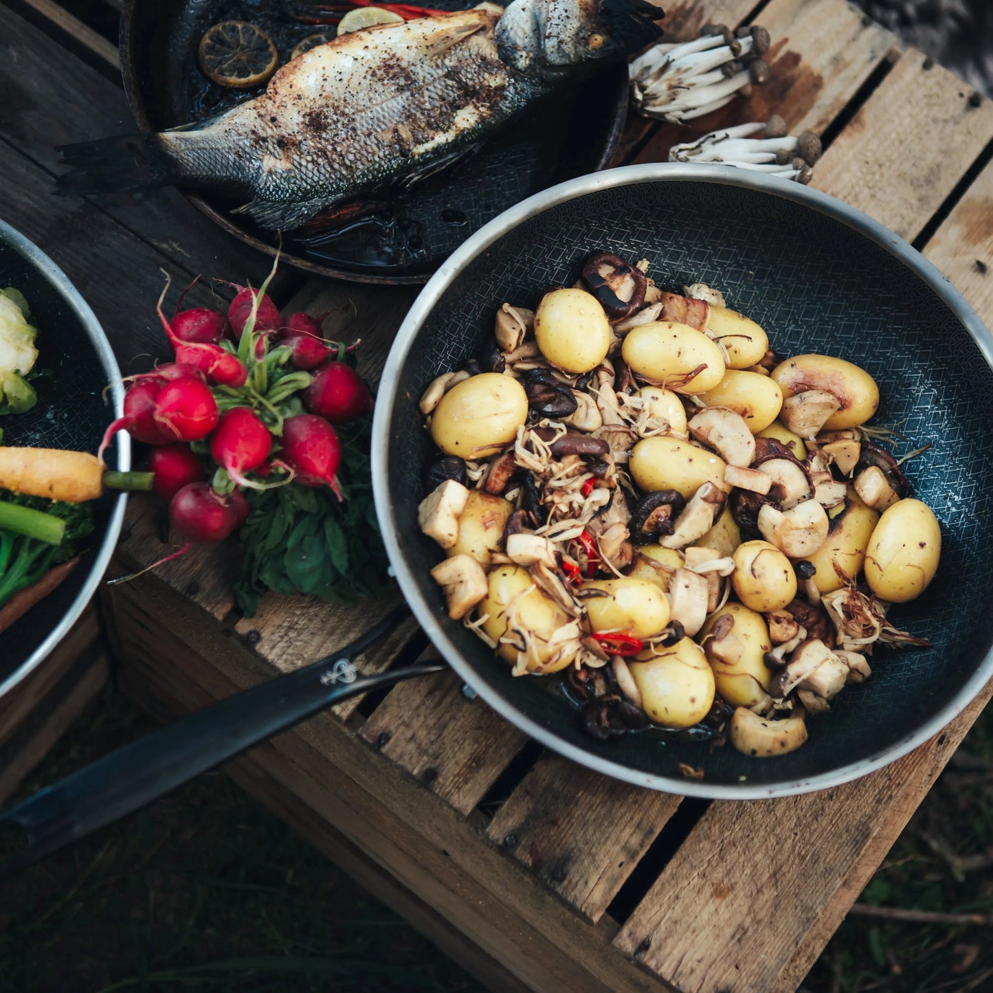 STAINLESS STEEL PANS SET OF 2